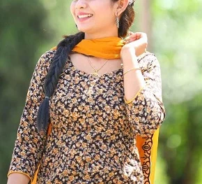 Gaur City call girl Preet